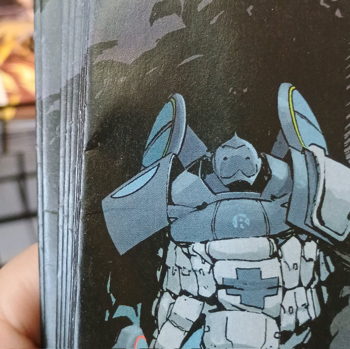 Had a few people ask about the damaged Absolute Batman 20s and it looks like the cover A's did get a spine tick or two on most covers