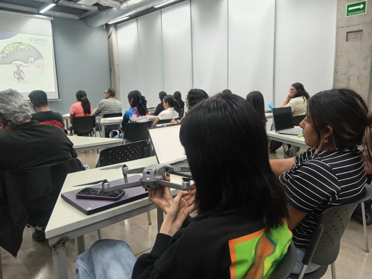 CLBPQro's tweet photo. El pasado sábado 09 de mayo se llevó a cabo plática con estudiantes de criminología, derivada de la invitación al Taller de Ciencias Forenses en el Centro Cultural y Educativo Manuel Gomez Morin. https://t.co/IRH1HvsWk9