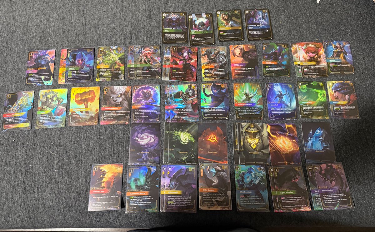 Roman_Valkyrie's tweet photo. Pulling the OVN Ahri was the highlight of the boxes. Pretty much 8 boxes and only 1 OVN does feel pretty bad though https://t.co/cVek8bf8FP