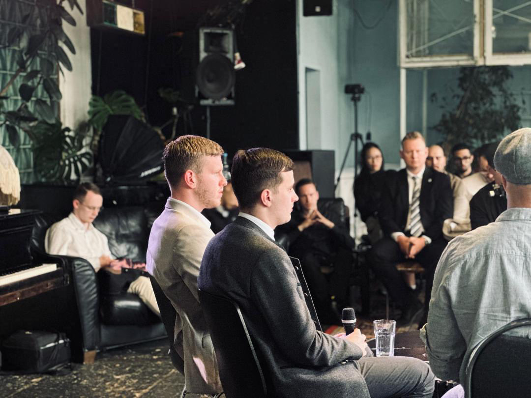 FelixHampe's tweet photo. Am Wochenende war ich mit meinem GD-Kollegen @strauf_muenchen zu Gast in Berlin bei B-LASH vom YouTube-Kanal „Realtalk Media“, um mit Vertretern des Jungen BSW zu diskutieren.

Es war kontrovers, spannend und vor allem langwierig. Wir konnten die Positionen der GD gut repräsentieren und vertreten.

Das ganze Video erscheint bald – bleibt gespannt.

#GD #GenerationDeutschland #AfD #Jugend #NRW #BSW