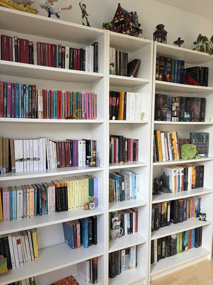alvarodlz's tweet photo. Recomendadme libros para salir del bloqueo lector🫣 https://t.co/gn1sumasab