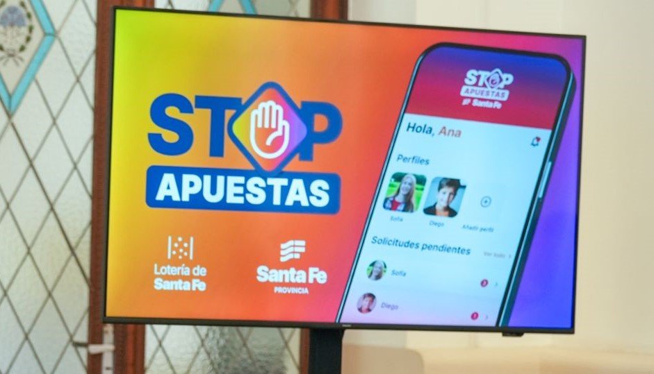 MitreRosario's tweet photo. #AHORA en #ElPuente 🔴🎙️María Martín (@MariaMartinSF) - Secretaria General del Ministerio de Educación

Como funciona la nueva aplicación StopApuestas: Que permite acompañar el uso del celular por parte de niños y adolescentes y prevenir el acceso a contenidos riesgosos

Su vinculación con la educación digital

En vivo por 👉🏻https://t.co/EjA3Y1xQSV