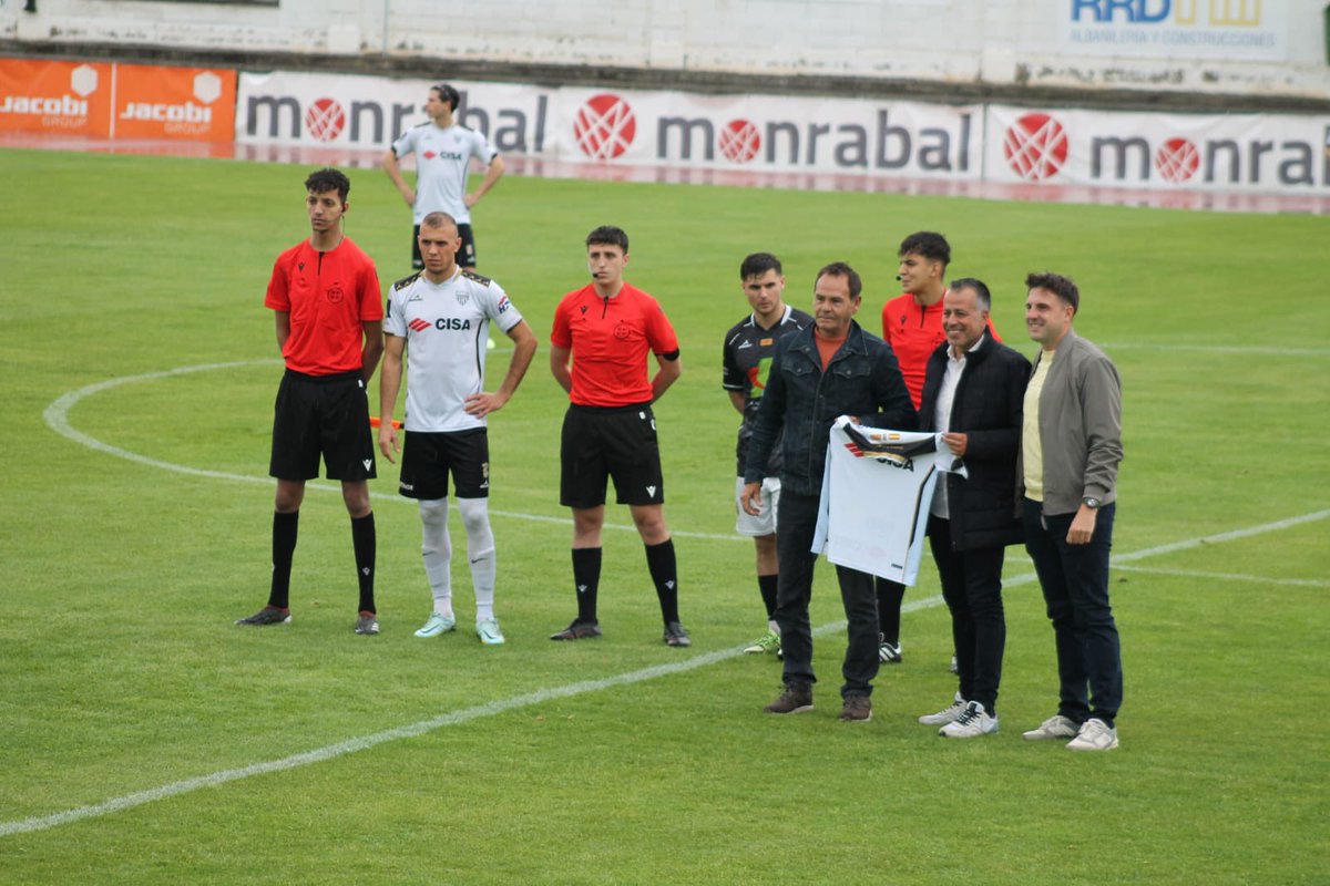 atcalatayudcf's tweet photo. Atlético Calatayud 1-0 Alcañiz CF 

¡Qué partidazo nos regalaron nuestros jugadores! 

Espectacular primera parte del equipo, con juego brillante y dominio absoluto, pero que no era suficiente para romper el empate antes del descanso. Ya en la segunda mitad, un robo tras una https://t.co/P1mQxfMo6W