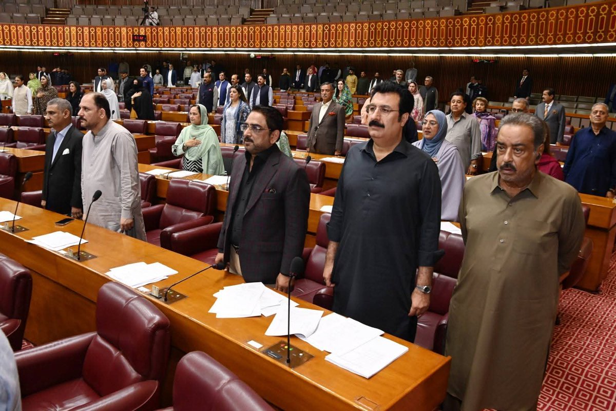 ZubairAli43315's tweet photo. 🇱🇾 #NA198

چیئرمین سوشل ویلفیئر کامیٹی و ایم این اے
سردار میر خالد احمد خان لونڈ
قومی اسمبلی کے اجلاس میں شریک۔

عوامی مسئلن جي حل، ترقياتي منصوبن ۽ علائقي جي بھتري لاءِ مسلسل جدوجهد جاري۔ 

#MirKhalidAhmedKhanLund
#NA198

#Pakistan @KhalidKhanLound @AAliZardari @BBhuttoZardari https://t.co/KdlgG1rRxW