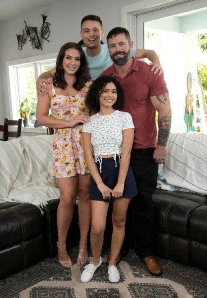 YourLacks's tweet photo. The whole Gen Z family doesn't care at all about their relations 

Check comment 👇... https://t.co/RmTvwkiTUg
