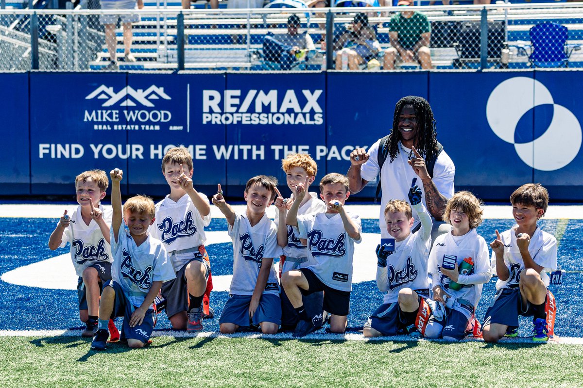 NevadaFootball's tweet photo. Another great year of Next Level flag football, thank you to all the kids and parents for spending your Sundays with us!

#BattleBorn https://t.co/QSPjMHlP10