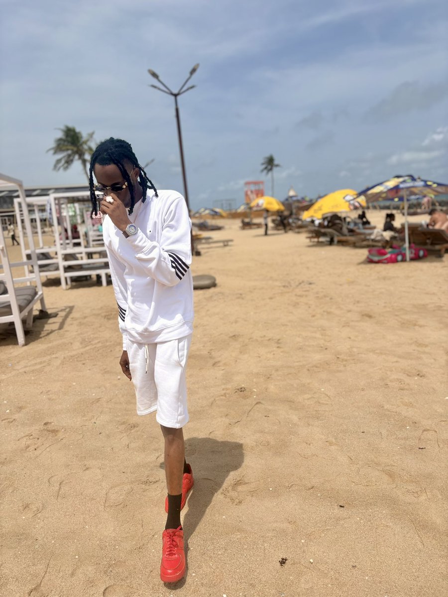 BAGBWOY_'s tweet photo. All your bro’s should follow my lead 

#voiceofnaijadrill 
#royalty https://t.co/eSeOdzw9lu