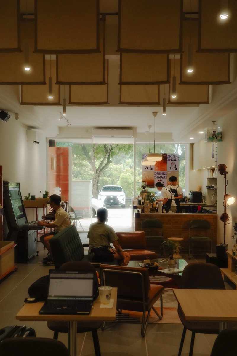 pamvonhadder's tweet photo. the coolest laundromat in KL with a cute coffee corner https://t.co/SkGvoGg7M3