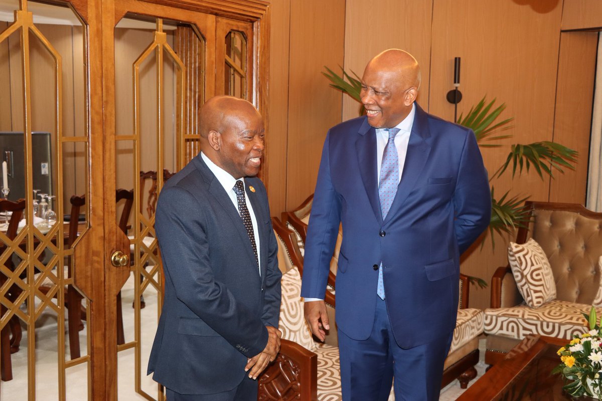 MosesVilakati's tweet photo. Today I paid a courtesy call on His Majesty King Letsie III of the Kingdom of Lesotho; a Champion of Nutrition in Africa to discuss areas of cooperation between the AUC and the Kingdom of #Lesotho, particularly on the Theme of the Year #WaterAndSanitation &amp; #CAADP implementation. https://t.co/nS2vgfjvsb