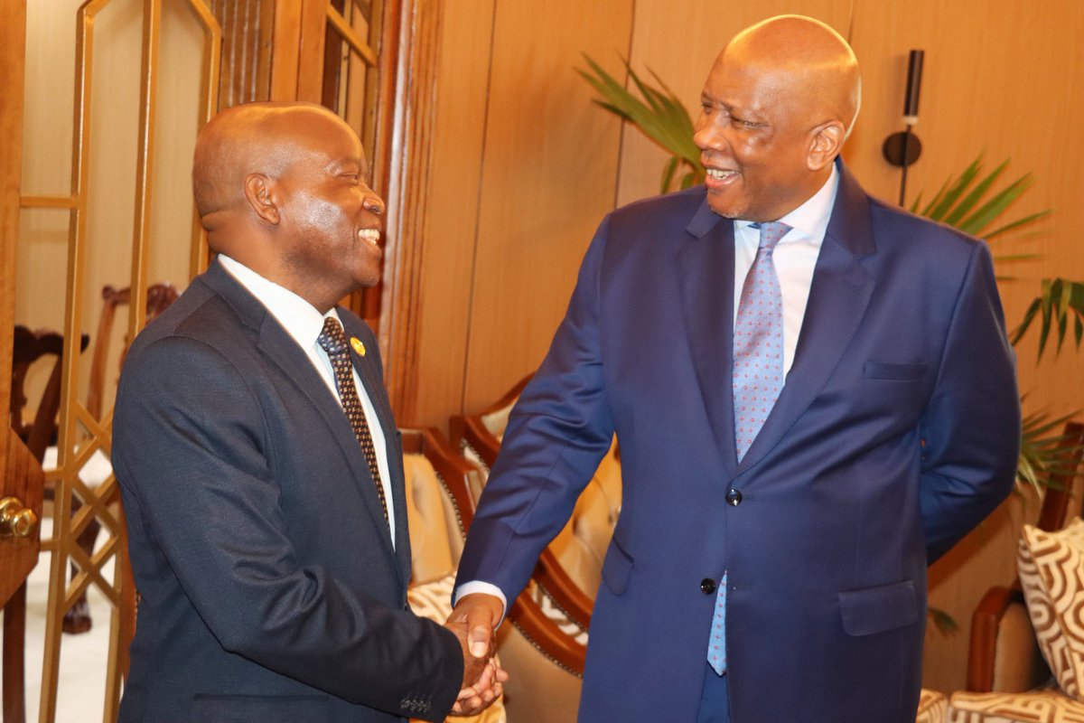 MosesVilakati's tweet photo. Today I paid a courtesy call on His Majesty King Letsie III of the Kingdom of Lesotho; a Champion of Nutrition in Africa to discuss areas of cooperation between the AUC and the Kingdom of #Lesotho, particularly on the Theme of the Year #WaterAndSanitation &amp; #CAADP implementation. https://t.co/nS2vgfjvsb
