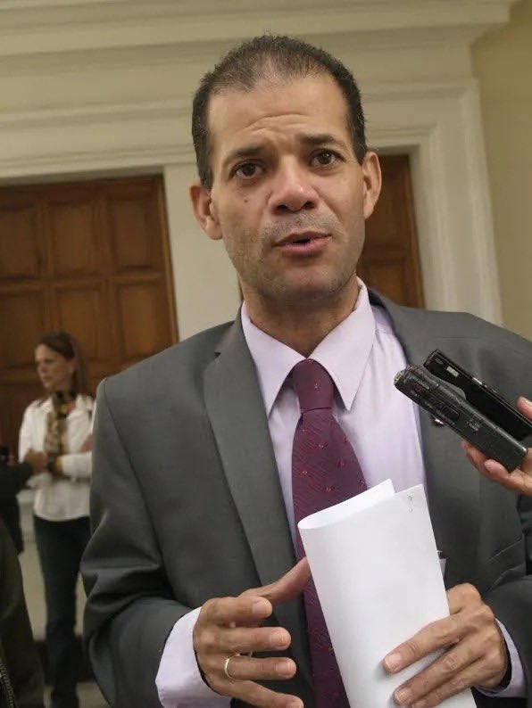 lichotutu2's tweet photo. Nueve meses de silencio, el caso de Víctor Hugo, Por Dip. Omar Ávila https://t.co/GHgl0u5iF7 https://t.co/O6zDaCH1Fw