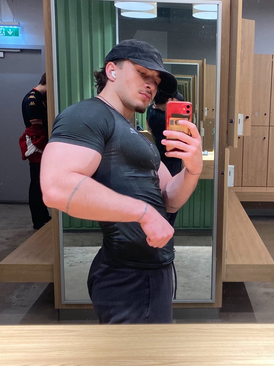 Sam tweet media
