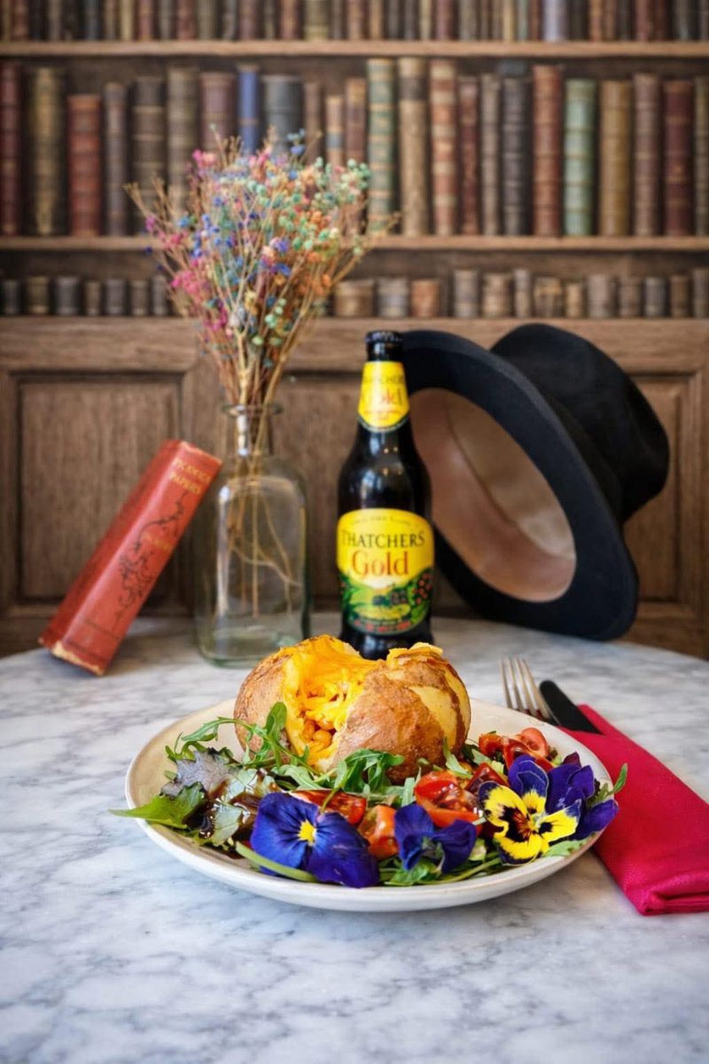 PickwicksB's tweet photo. Hooked on spuds? You can’t beat a jacket potato topped with melted cheddar cheese to satisfy those spud cravings! #oickwicksbistro #spud #potato https://t.co/socnkq2jcO
