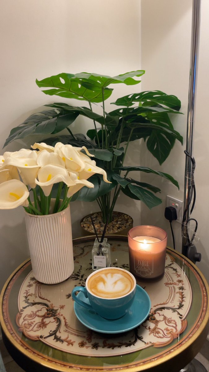 rhwmt6's tweet photo. أحبُّ القهوة، وضوء الشمسِ، وكل ما يسرُّ القلب♥️☕️
#مساء_الــود_والـــورد https://t.co/e0gcl4Pelh