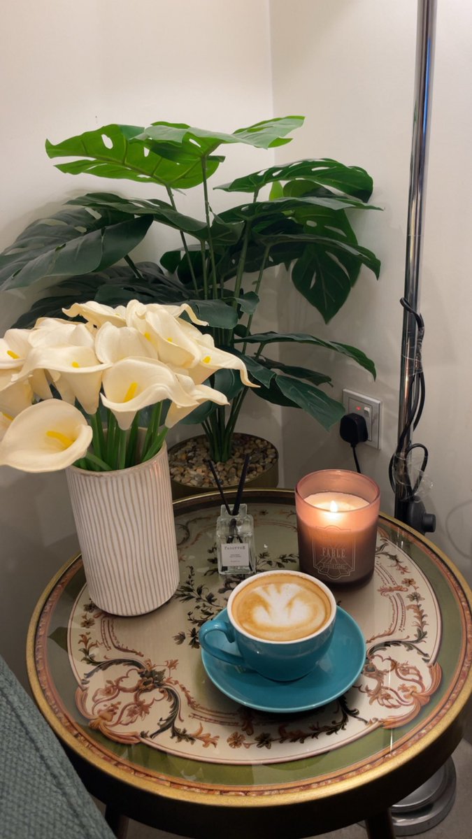 rhwmt6's tweet photo. أحبُّ القهوة، وضوء الشمسِ، وكل ما يسرُّ القلب♥️☕️
#مساء_الــود_والـــورد https://t.co/e0gcl4Pelh
