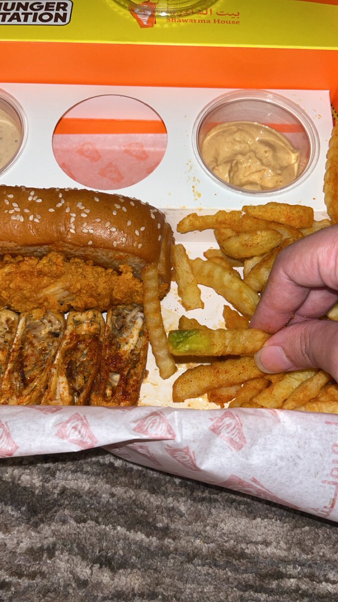 Vocl_'s tweet photo. @ShawarmahouseSA طلبت امس شورما ناشفل وجاني البطاطس كذا الله يكرم النعمه 😷😷 https://t.co/cBMLMp1rbc