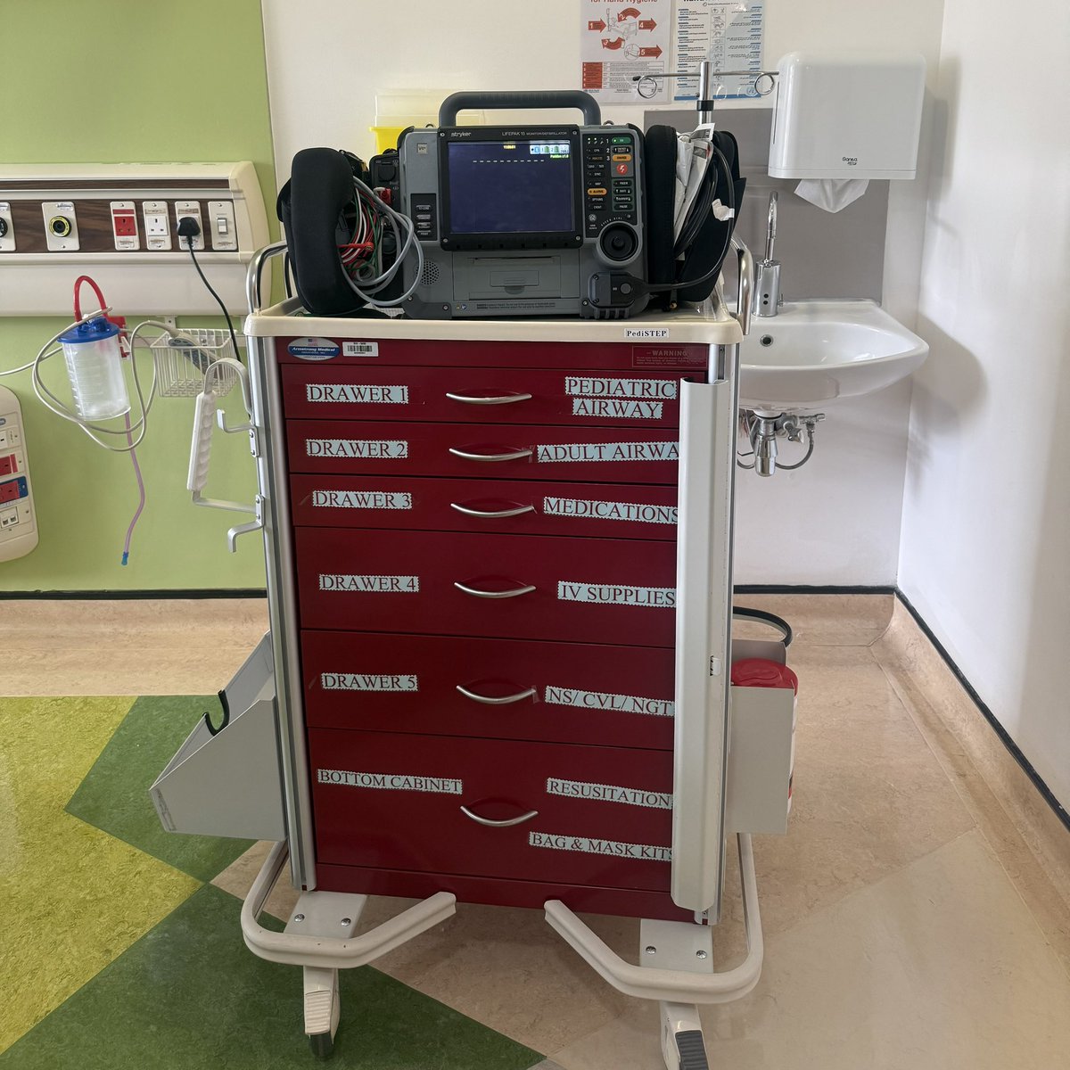 Pediatric_edu's tweet photo. Weekly Mock Code sessions with the Educational Committee under PICU supervision 🩺🚨
Strengthening teamwork, leadership, communication, and pediatric emergency response through simulation-based training.

Practicing today for safer patient care tomorrow. https://t.co/2pgaTSLuW1