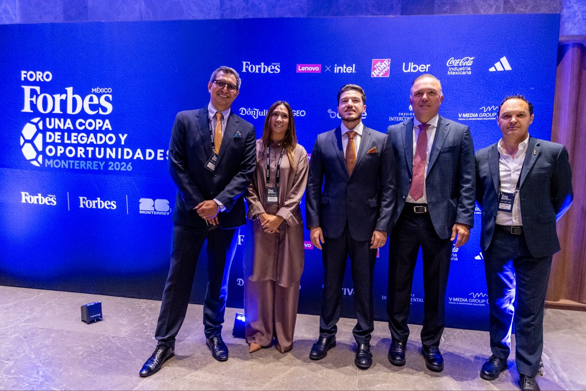 samuel_garcias's tweet photo. Estamos a 30 días del Mundial y en Nuevo León nos seguimos preparando para que el mundo vea nuestra mejor versión. En esta primera edición del Foro Forbes en colaboración con el @FWC26Mty, platicamos junto al jefe editorial de @Forbes_Mexico, Diego Salazar, sobre cómo estamos construyendo junto a la IP un legado que perdurará por años para todas y todos los neoleoneses y cómo se verá en el Mundial. ¡Ánimo! ⚽️🦁👊🏻