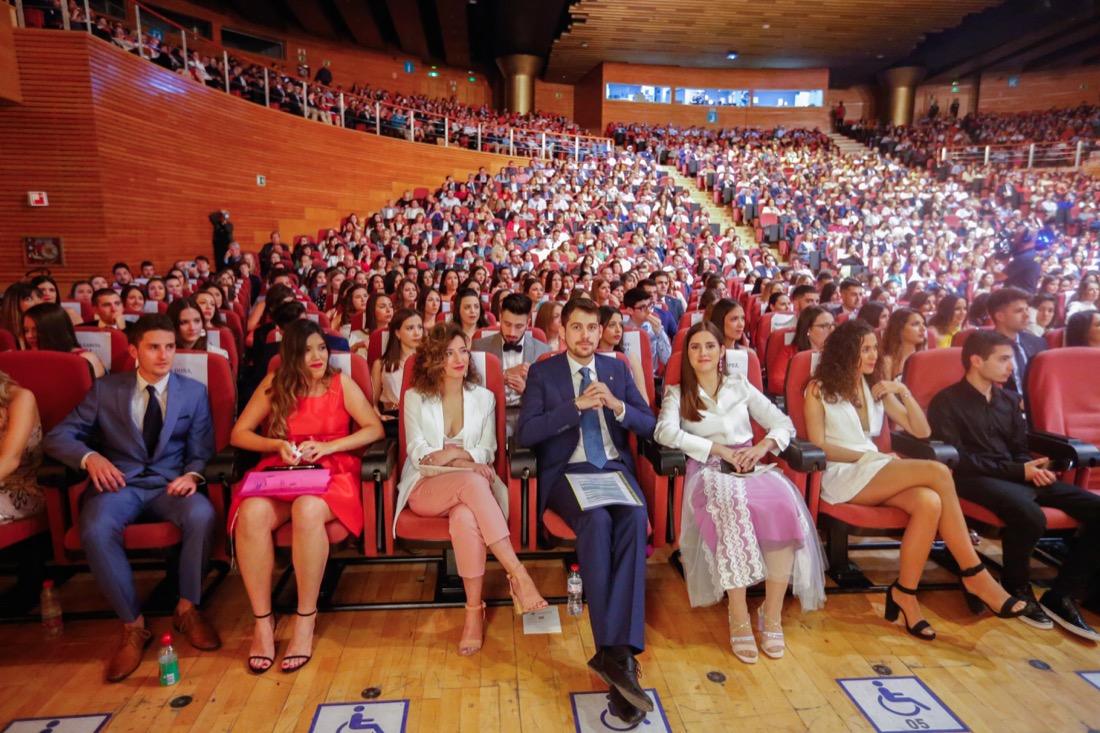 ffarmaciaUGR's tweet photo. 🎓 Mañana celebraremos el Acto Fin de Carrera 2026 de la Facultad de Farmacia:

📅 Domingo 17 de mayo
🕦 11:30 h
📍 Palacio de Congresos de Granada

Un día muy especial para nuestro alumnado de Farmacia, Ciencia y Tecnología de los Alimentos y Nutrición Humana y Dietética. https://t.co/ilzkT04Zoo
