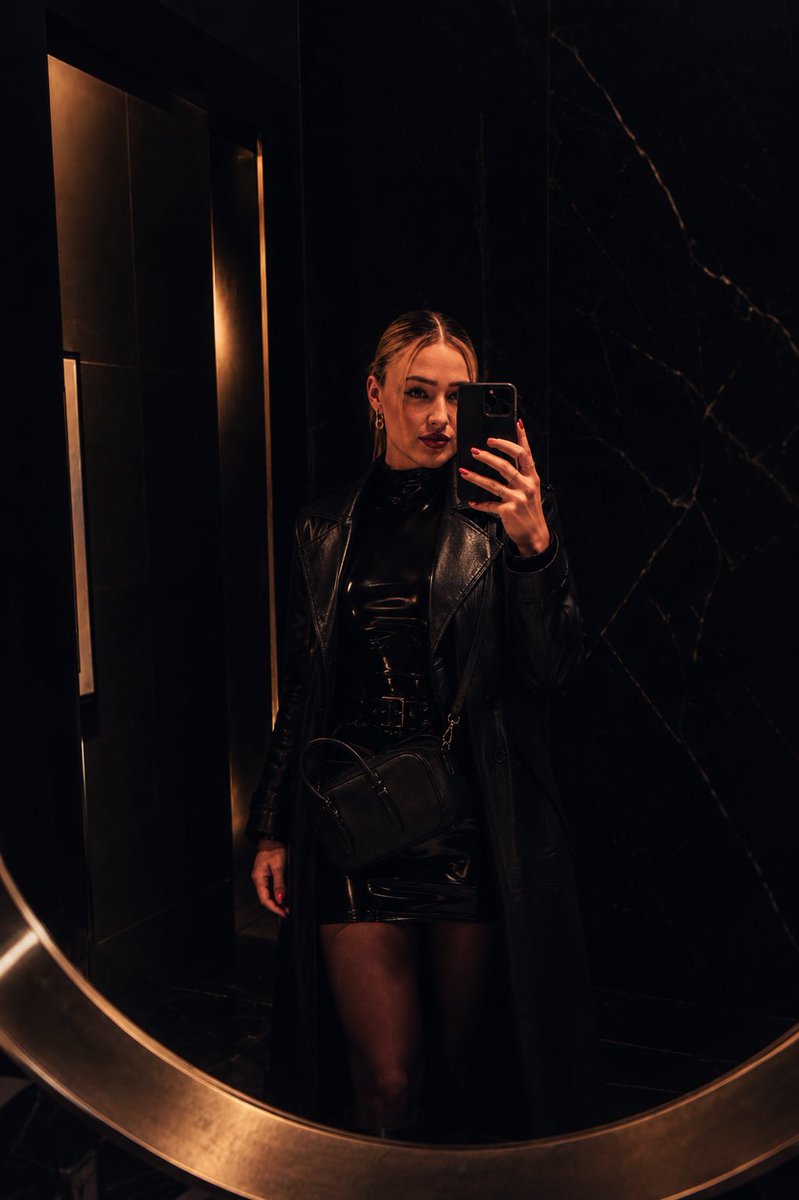 Mistress Elise tweet media