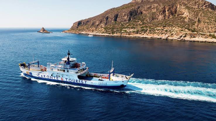 RenatoSchifani's tweet photo. 🛳️ Su mia richiesta, è stato congelato l’aumento delle tariffe annunciato da Caronte &amp; Tourist per i collegamenti con le isole minori siciliane.

In settimana è già previsto a Roma un incontro.

Continuiamo a lavorare per garantire collegamenti efficienti e tariffe sostenibili. https://t.co/KMjSSMIxv2