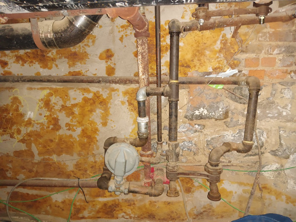 AndyOkuneff's tweet photo. Am told that my setup is old — existing from the 80s. I bought this house in February 2013. Today, "serviceman Porter" told me I needed to flip the orientation of the regulator and put on some rubber insulation. https://t.co/ltHLUj2t5I