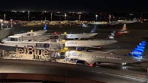 SongofW's tweet photo. @JaguarCat_ @Turbinetraveler The only hull loss of an A320 in the US was US Airways, there's never been a fatal A32x accident in USA despite being the largest operator(same for China, 2nd largest operator). Combined Frontier, Breeze, Jetblue, Spirit, Virgin America are >800 planes(6x Qantas) with 0 hull loss https://t.co/z5OaEtIh7a