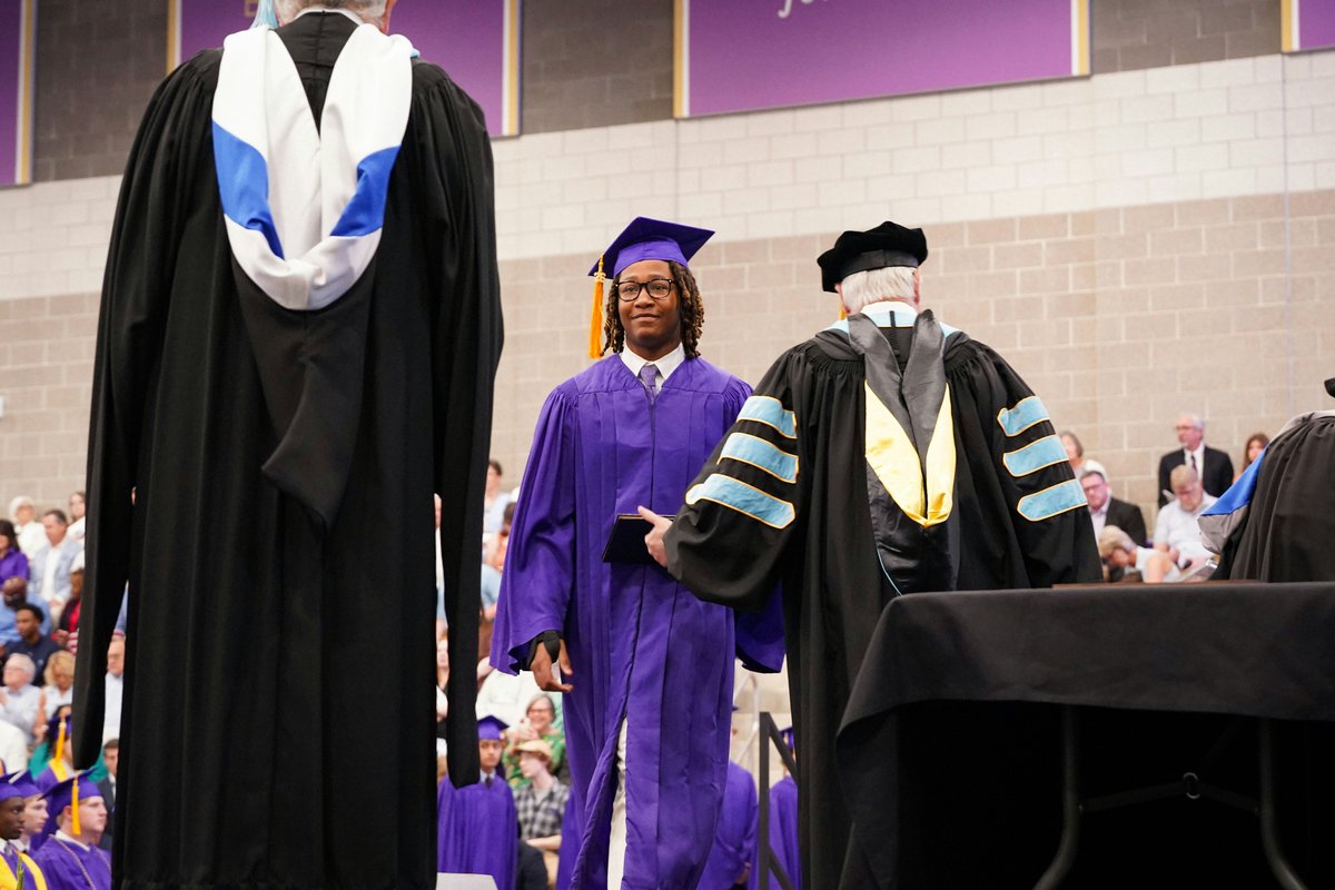 CBHSMemphis's tweet photo. The Class of 2026 just crossed the stage, and we're still taking it all in. Time stands still for no one, but these photos are forever. See more on Facebook. https://t.co/hjHtGUFM7z
