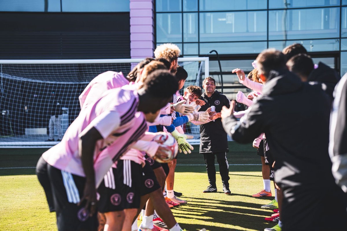 Stillitano_DT's tweet photo. Gracias a todas las personas que forman parte de la institución por el recibimiento y el trato. 
Conocer desde adentro un país, una cultura y una liga nueva como la @MLS 
Y a los jugadores,por la manera de competir y por los logros  en cada competición 

Gracias @InterMiamiCF https://t.co/b9GCZt5UEp