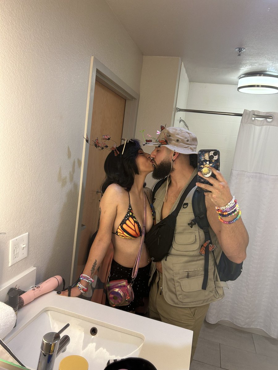 Celestial452's tweet photo. Late #beyondwonderland day 1 post. I would be a horrible influencer with how often I forget I have this damn app 💀

#ravefit #festivalseason #plur https://t.co/A6iZkDTqgP