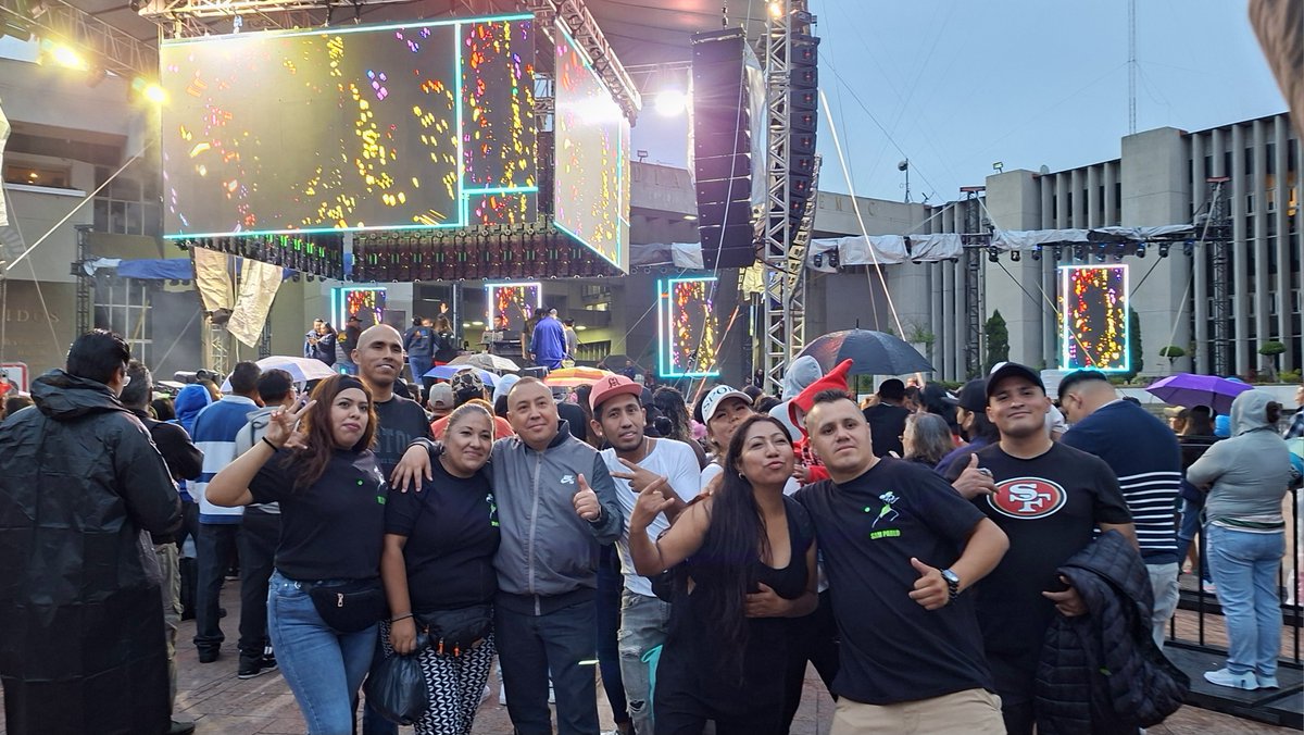 erikayazminrg's tweet photo. Familias de las 33 colonias se reunieron en un solo lugar para reír, bailar, disfrutar y vivir una velada inolvidable en Cuauhtémoc, al ritmo de sonideros, salsa y muchas sorpresas más. 💓✨🏹 https://t.co/b0JoNQgrxZ