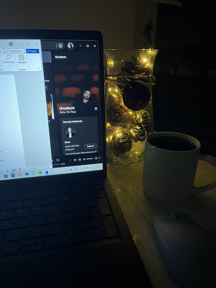 brsn_g's tweet photo. Geceye bir Baha &amp; Tan Taşçı bırakıyorum 🎶

https://t.co/AoK0fSuiCd https://t.co/7kBfXMvWig
