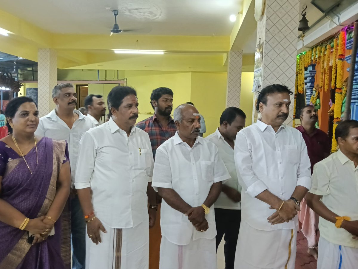 KPadmaKumar10's tweet photo. திருகண்ணபுரம் கும்பாபிஷேக விழாவில் பாஜக மாநில பொதுச்செயலாளர் திரு.ராமஶ்ரீனிவாசன் கலந்து கொண்டனர். இந்நிகழ்வில் கன்னியாகுமரி கிழக்கு மாவட்ட பாஜக தலைவர் திரு. கோபகுமார் அவர்களும், முன்னாள் மாவட்ட தலைவர் திரு. தர்மராஜ் அவர்களும், தக்கலை வடக்கு ஒன்றிய பாஜக தலைவர் திரு. ஜெகன் ஜோதிபாஷ் https://t.co/01R8NBawkT