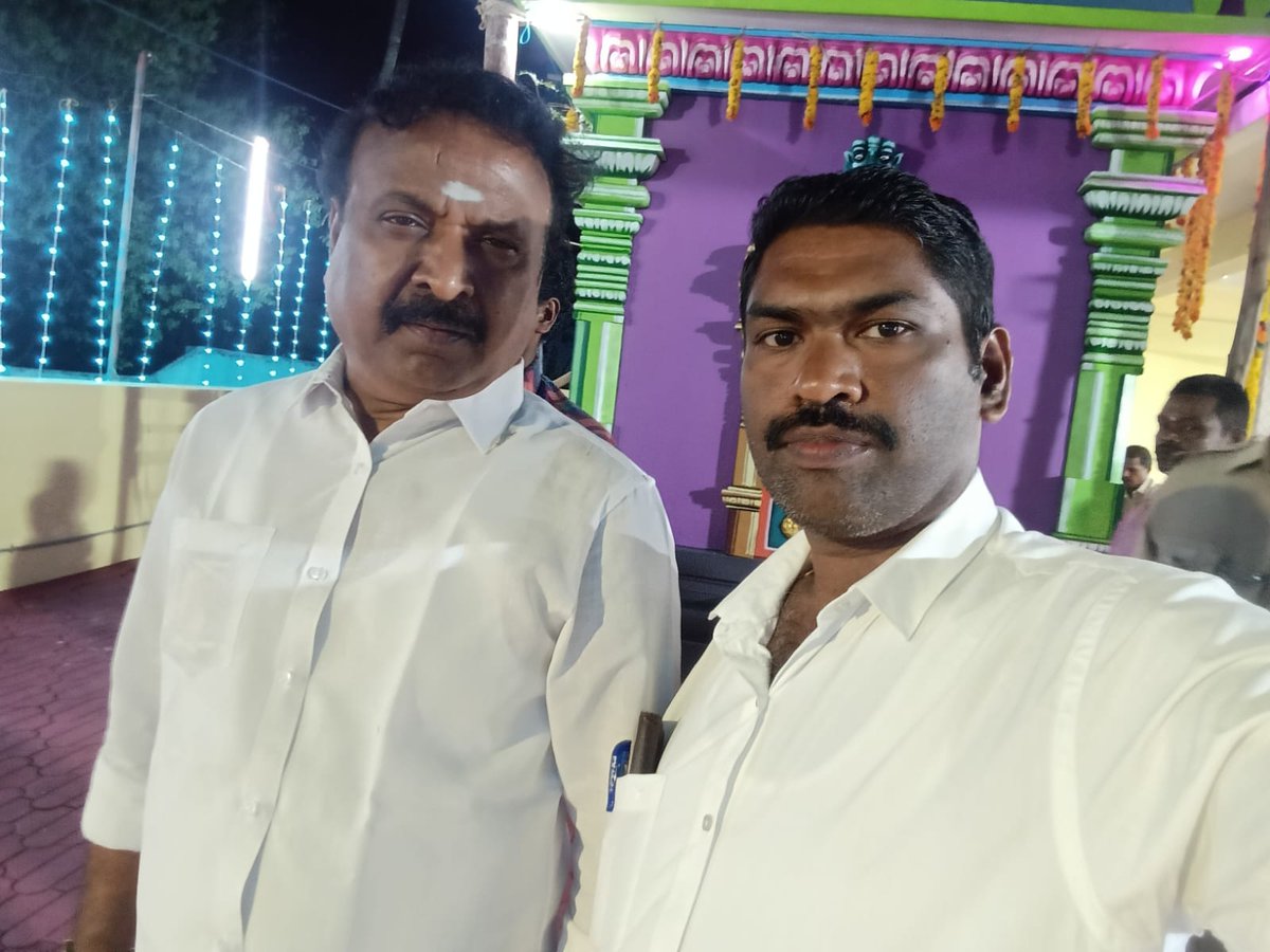 KPadmaKumar10's tweet photo. திருகண்ணபுரம் கும்பாபிஷேக விழாவில் பாஜக மாநில பொதுச்செயலாளர் திரு.ராமஶ்ரீனிவாசன் கலந்து கொண்டனர். இந்நிகழ்வில் கன்னியாகுமரி கிழக்கு மாவட்ட பாஜக தலைவர் திரு. கோபகுமார் அவர்களும், முன்னாள் மாவட்ட தலைவர் திரு. தர்மராஜ் அவர்களும், தக்கலை வடக்கு ஒன்றிய பாஜக தலைவர் திரு. ஜெகன் ஜோதிபாஷ் https://t.co/01R8NBawkT