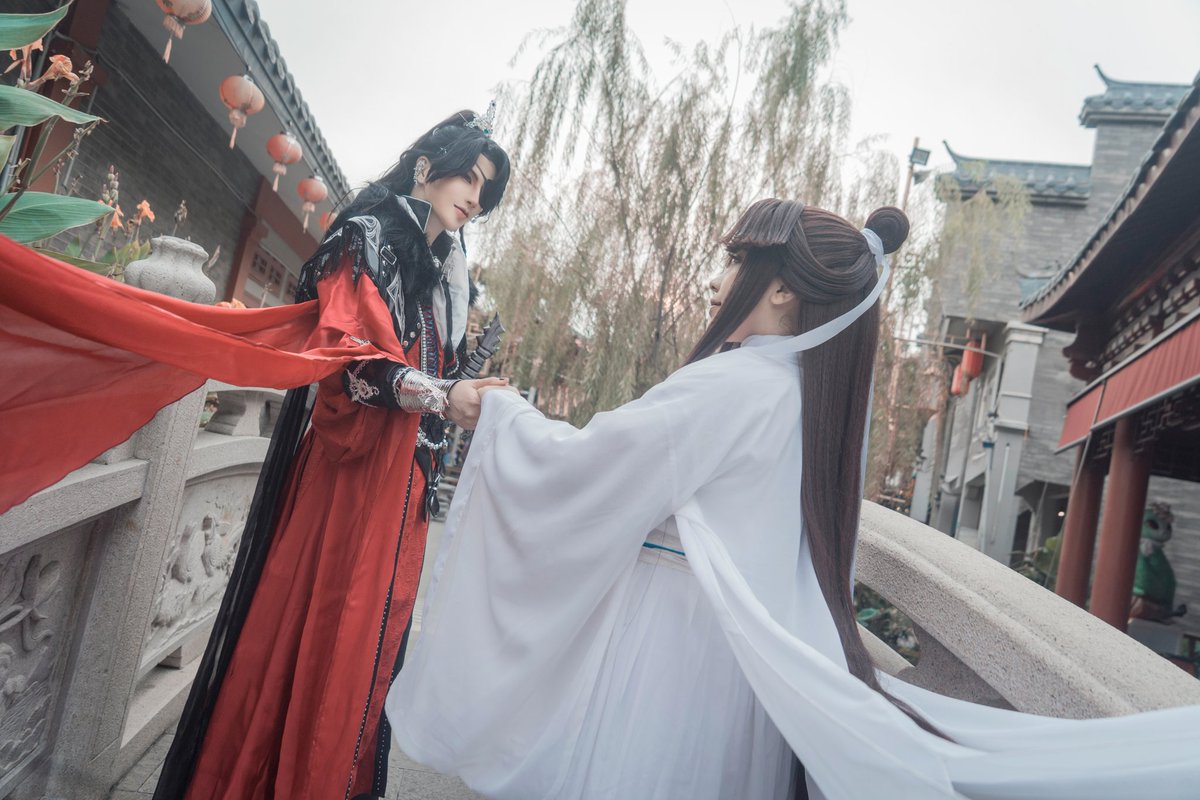 torayatsupon's tweet photo. Lemme drop this and sleep  ❤️🤍 #hualian #huacheng #xielian #tgcfcosplay https://t.co/3ctbIuoYVA