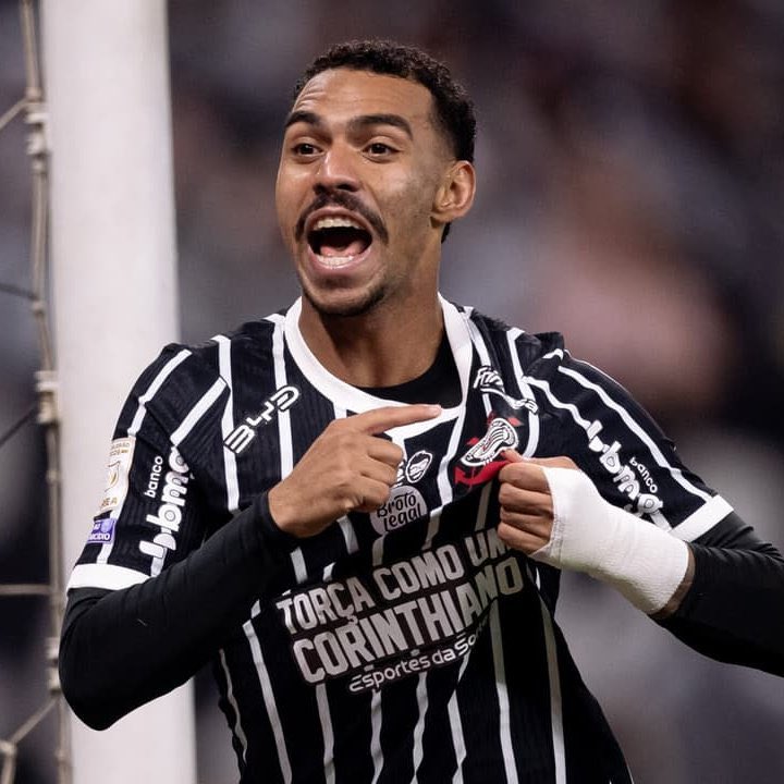 FielNaAlma's tweet photo. É uma parada maluca, né? O Zenit quer levar o Matheuzinho. Deixa ele aqui, pô.

Leva o Vitinho, Paulo Henrique, Danilo… que estão na pré-lista da Seleção. Eles devem ser os melhores, levem eles.

Deixa nois queto! 

📷 Reprodução https://t.co/zNylNIMH0L