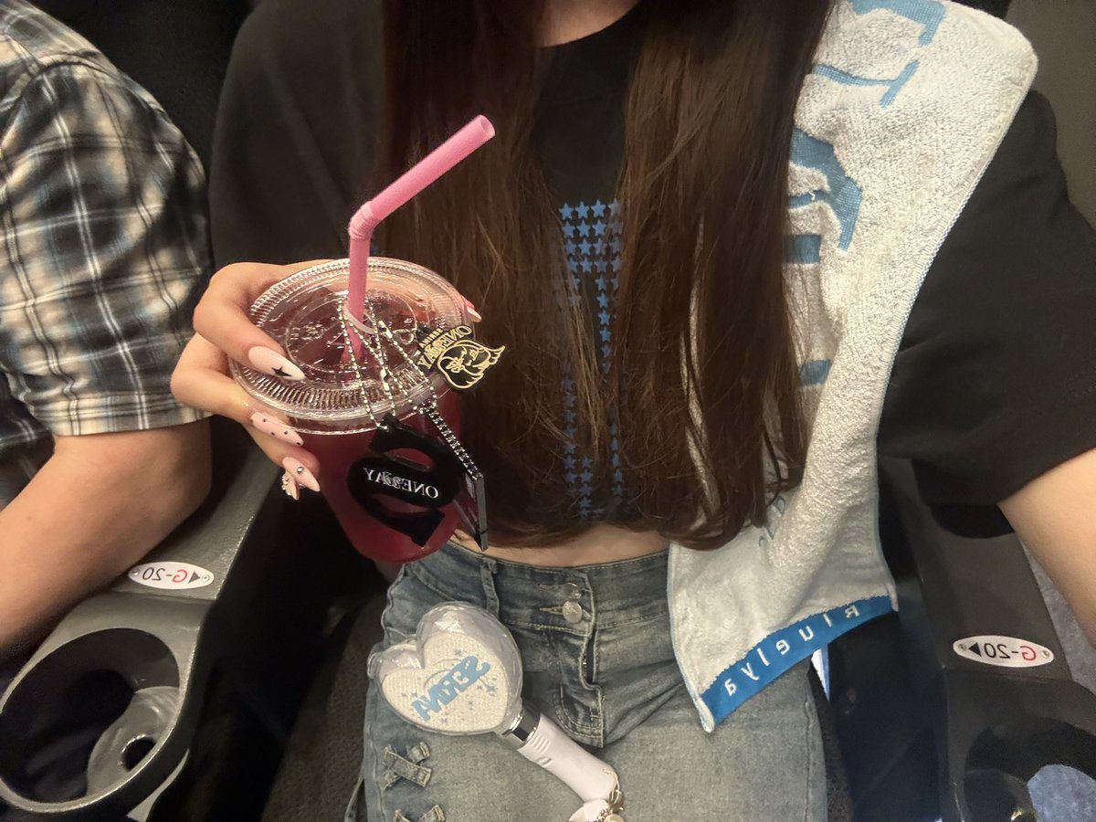 6l__na's tweet photo. ものすごーく、パフォーマンスに鳥肌が立ったし
ものすごーく、感動する内容だったし、
ものすごーく、ブチアゲで楽しかったし、
ものすごーく、幸せな気持ちになった、
最高のライブでした。
本当におつかれさまでした。
ありがとう。

 #SERINA_ONEWAY  
 #SERINA https://t.co/UVLnK8AA44