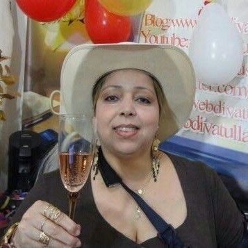 Tá me curando ver a Charli Xbox fracassar nessa nova era. Os fãs dela fizeram um inferno em 2024 na vida dos Katycats, atacaram a Katy e falaram que a Katy tava tentando copiar ela (Kkkkkkk). Eu avisei que depois que passasse o Hype ela ia voltar a ser uma fracassada. Eu amo