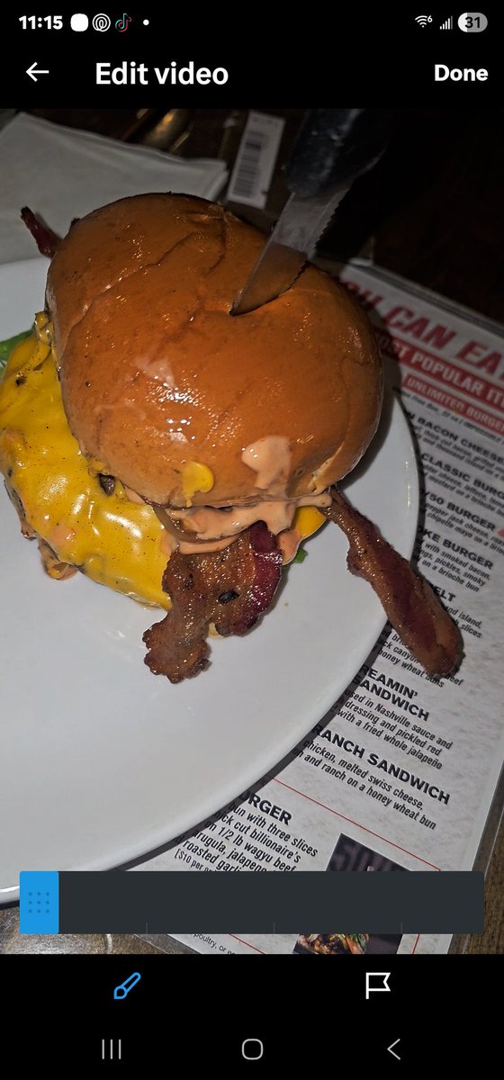 ReadySetGame87's tweet photo. @VitalVegas Me and my uncle go tobslaters almost every tuesday so he can gamble (only thing he looks forward to) , they have a great bacon cheeseburger, but them.maple bacon burbon wings, insanely good, dangerously good https://t.co/fJzkpaVsF7