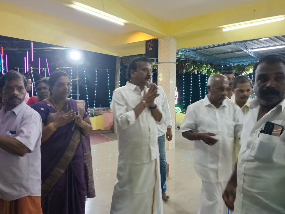 KPadmaKumar10's tweet photo. திருகண்ணபுரம் கும்பாபிஷேக விழாவில் பாஜக மாநில பொதுச்செயலாளர் திரு.ராமஶ்ரீனிவாசன் கலந்து கொண்டனர். இந்நிகழ்வில் கன்னியாகுமரி கிழக்கு மாவட்ட பாஜக தலைவர் திரு. கோபகுமார் அவர்களும், முன்னாள் மாவட்ட தலைவர் திரு. தர்மராஜ் அவர்களும், தக்கலை வடக்கு ஒன்றிய பாஜக தலைவர் திரு. ஜெகன் ஜோதிபாஷ் https://t.co/01R8NBawkT
