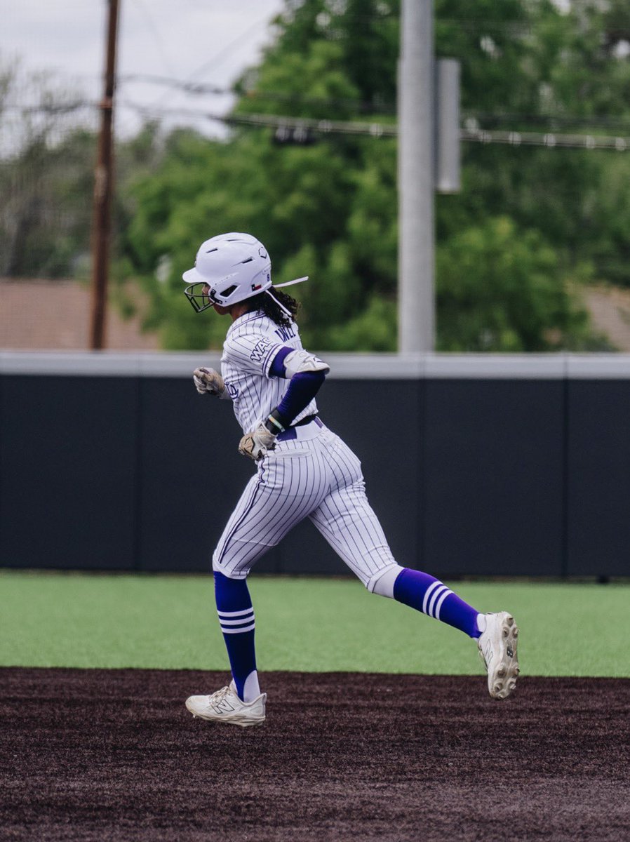 arianamaxwell24's tweet photo. @SoftballPortal https://t.co/6c6XAbW4Ue