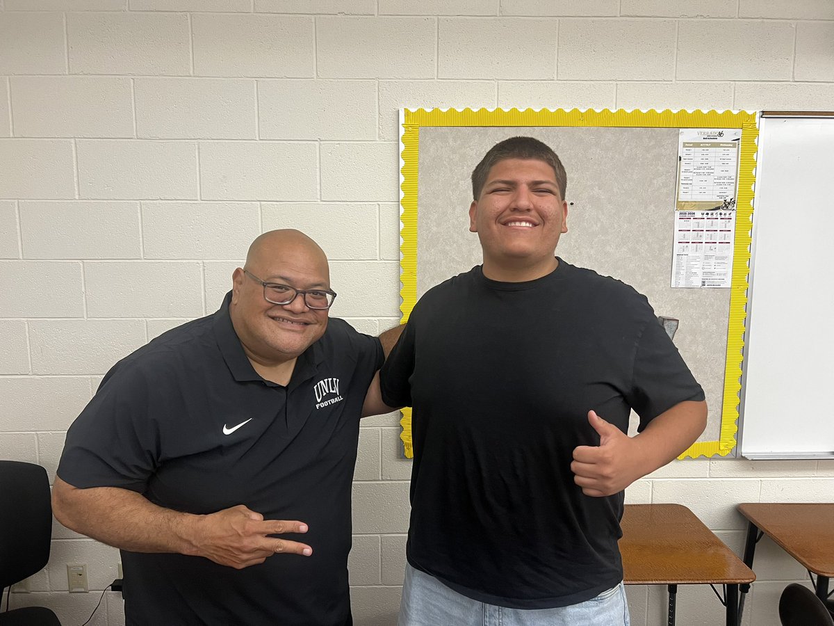 cyruspadilla99's tweet photo. Thank you @CoachLogo from UNLV for coming out to Verrado, and having a great conversation with me! @Davis44Shoot @Verrado_Vipers @GametimeRC https://t.co/2kTTZoyLhb