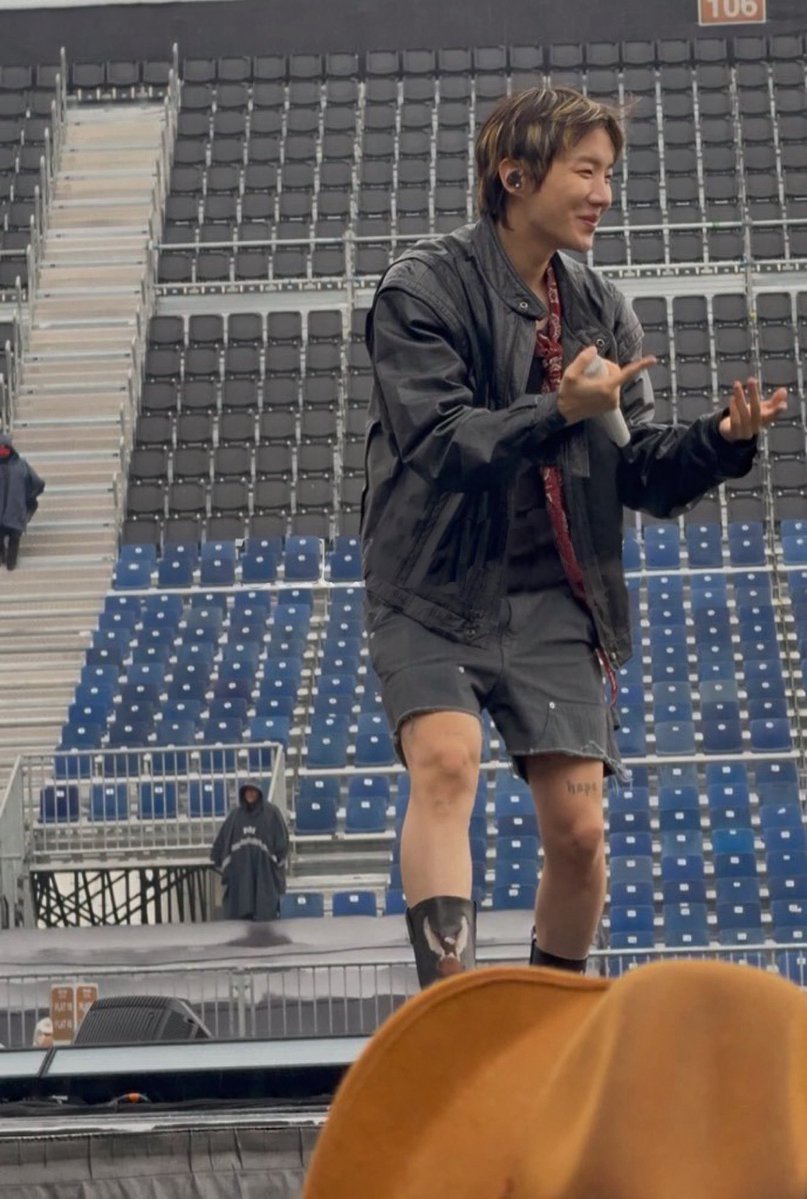 I CANTN TWEET THEY TOOK ANPANMAN FROM ME tweet media