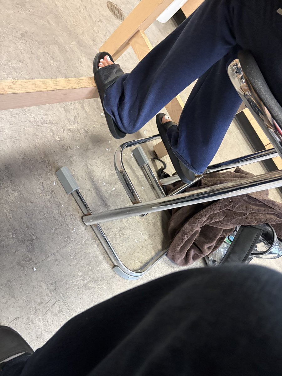 Secretgoonerr's tweet photo. #consensual bestie let me take her feet pics #feet #teen #hs https://t.co/qE2H4vTK8S