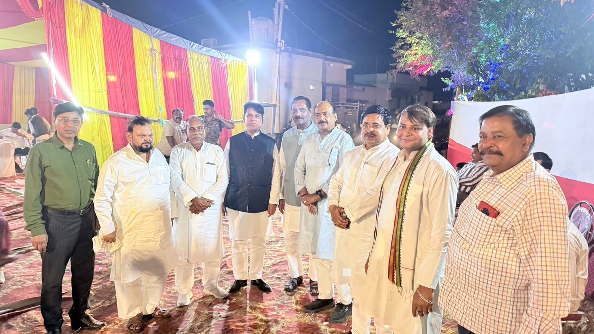 krishkumarMUZ's tweet photo. जेडीयू अल्पसंख्यक मोर्चा के उपाध्यक्ष नौशाद अहमद जी की सुपुत्री आतिया शबनम के निकाह के समारोह माधोपुर हसनचक बंदरा मे सम्मिलित हो बधाई एवं शुभकामनाएँ दी । https://t.co/ea0i8zFlEu