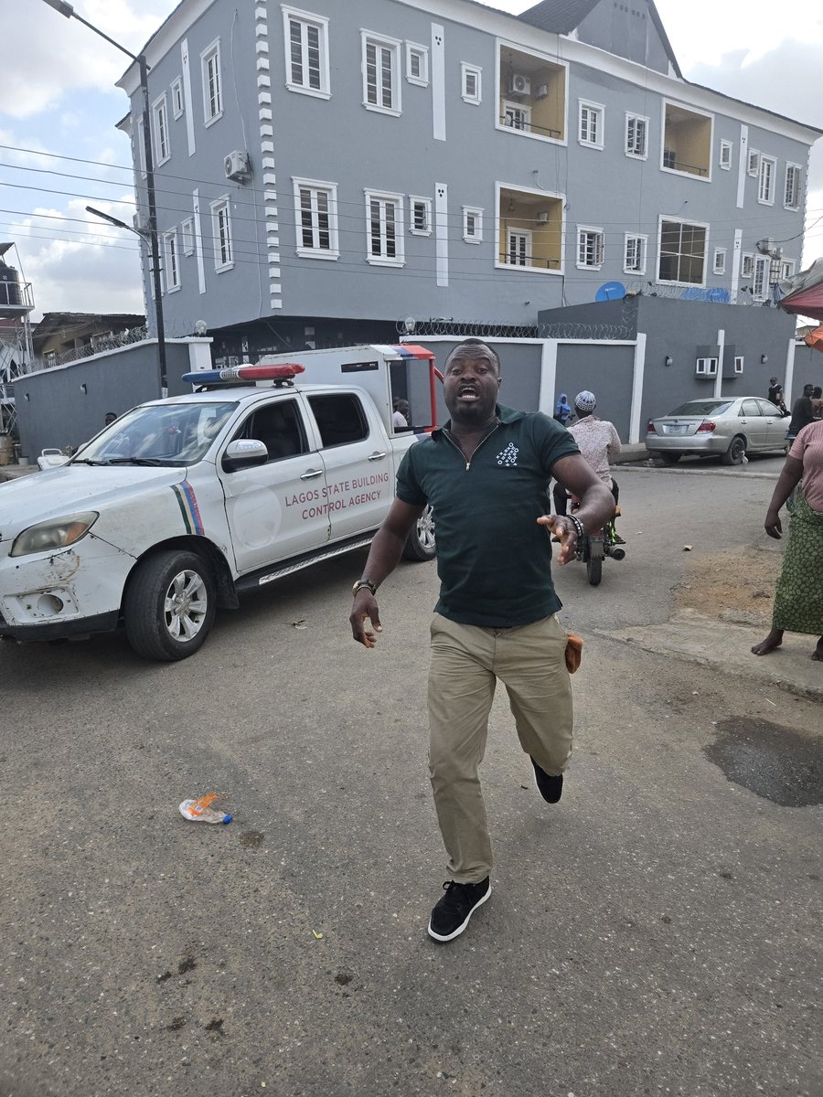 kasallyrasaq's tweet photo. @LasbcaA I want to report a staff to who in the cause of inspecting some buildings under construction in my area drove recklessly and when been corrected, he decided to be violent.  I will share his picture and the car he drove https://t.co/6KoKmWKfDO