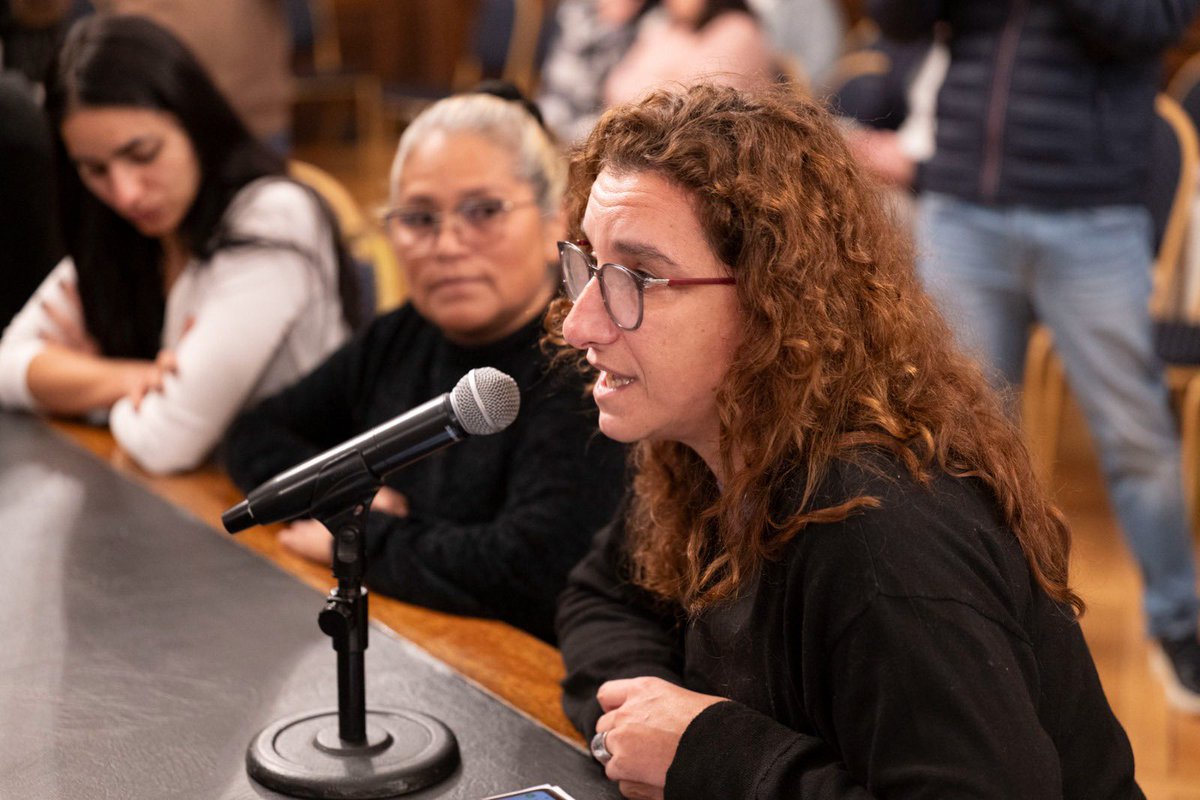 vaninabiasi's tweet photo. En la Legislatura de la Ciudad quedó constituida la Comisión de Trata de Personas, que voy a presidir en representación del @FdeIzquierda 

Asumimos esta responsabilidad para enfrentar las redes de trata, la explotación sexual y laboral y todas las formas de esclavitud que funcionan con la complicidad del poder político, judicial y empresarial.

La trata afecta a mujeres, varones, niñeces y personas migrantes sometidas a condiciones inhumanas para garantizar negocios millonarios. Vamos a impulsar una comisión activa, con participación de organizaciones sociales y de derechos humanos, para que no sea una estructura vacía mientras las redes siguen operando con impunidad.