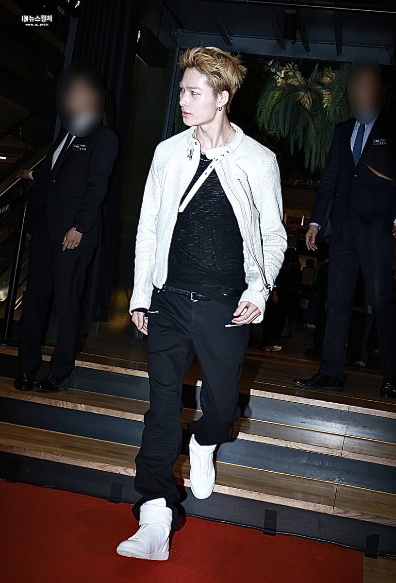 this pic??? the star factor he has is INSANEEE