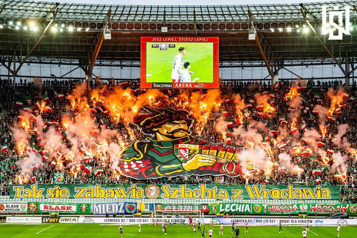 WielkiSlask's tweet photo. Tak się zabawia Szlachta z Wrocławia!🇮🇹🔥 https://t.co/CjPMlsu0Bi