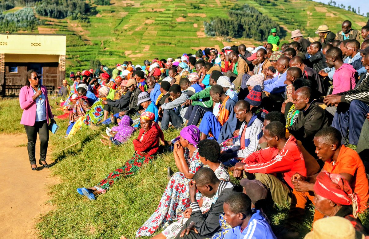 Muri gahunda ya #DuhariKuBwanyu , uyu munsi, Umuyobozi w'Akarere ...